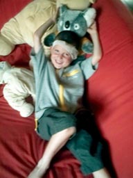 Florian et son bandeau de rugbyman à sa sortie de l'hôpital Florian et son bandeau de rugbyman à sa sortie de l'hôpital